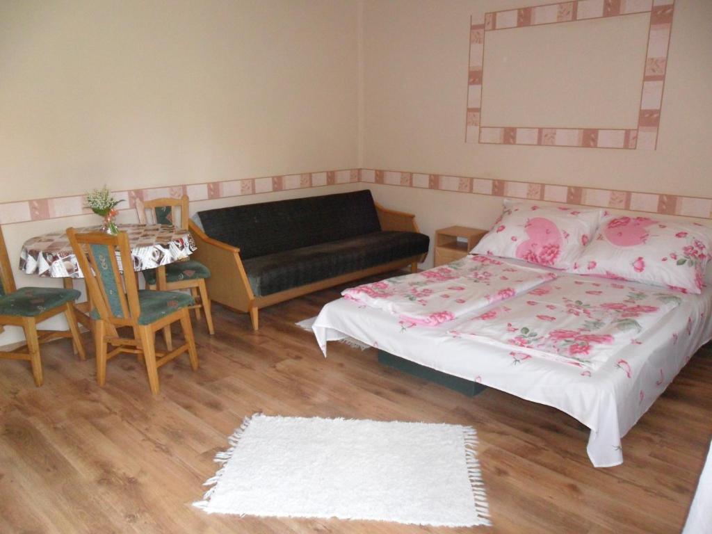 Emese Apartman Хайдусобосло Номер фото